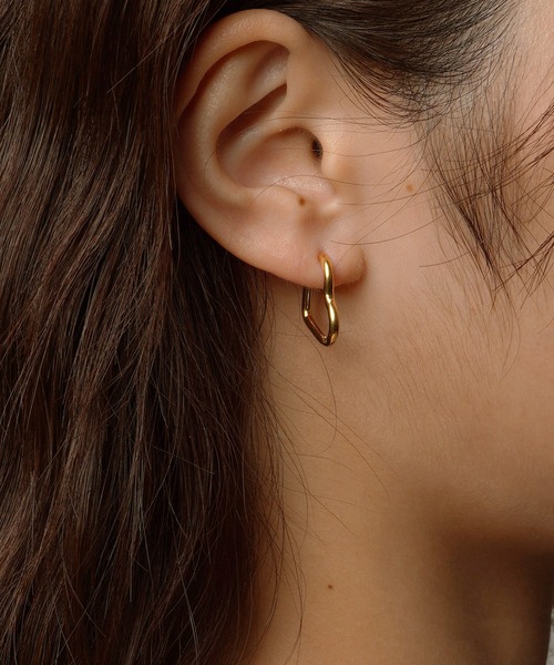 VATSURICA(バツリカ)の「〈LOINE〉金属アレルギー対応 / ステンレス / ハートフープピアス(S)(ピアス(両耳用)・レディース・ゴールド/シルバー・FREE)」の3枚目の写真