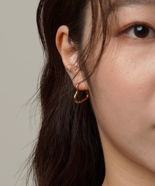 VATSURICA(バツリカ)の「〈LOINE〉金属アレルギー対応 / ステンレス / ハートフープピアス(S)(ピアス(両耳用)・レディース・ゴールド/シルバー・FREE)」の4枚目の写真
