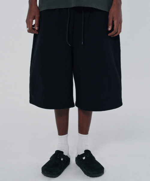 suade（スエード）の「WIDE SWEAT SHORTS [BLACK]（その他パンツ・レディース・その他・SMALL/MEDIUM/LARGE）」の2枚目の写真