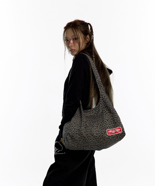 KASHIKO（カシコ）の「Leopard Print Shoulder Bag Blue Gray（ショルダーバッグ・レディース・その他・FREE）」の2枚目の写真