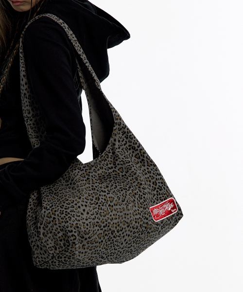 KASHIKO（カシコ）の「Leopard Print Shoulder Bag Blue Gray（ショルダーバッグ・レディース・その他・FREE）」の3枚目の写真