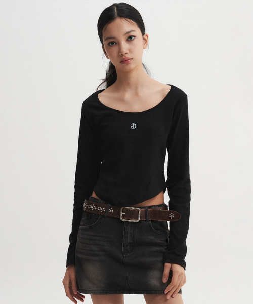 DNSR WOMEN(ディーエヌエスアールウーマン)の「ミドルロゴクロップロングスリーブブラック(Tシャツ/カットソー・レディース・その他・SMALL/MEDIUM)」の1枚目の写真
