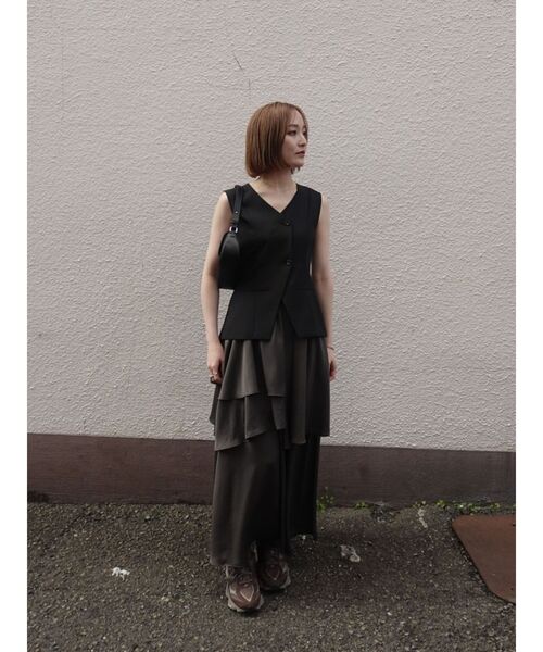 LAGUNAMOON（ラグナムーン）の「ティアードスカートドッキングベストワンピース【セットアップ対応】【夏服】【オフィスカジュアル】（ワンピース・レディース・ベージュ/グレー/ブラック/ピンク・MEDIUM/SMALL）」の17枚目の写真