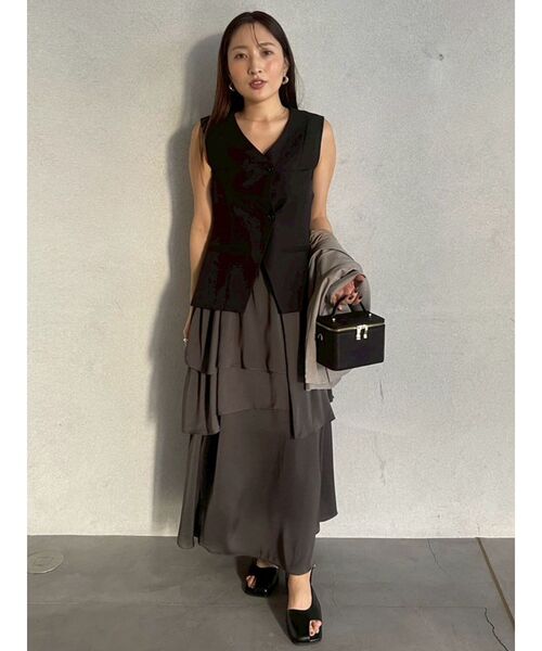 LAGUNAMOON(ラグナムーン)の「ティアードスカートドッキングベストワンピース(ワンピース・レディース・ベージュ/グレー/ブラック・MEDIUM/SMALL)」の7枚目の写真