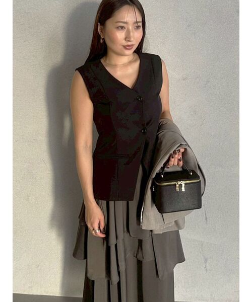 LAGUNAMOON(ラグナムーン)の「ティアードスカートドッキングベストワンピース(ワンピース・レディース・ベージュ/グレー/ブラック・MEDIUM/SMALL)」の8枚目の写真