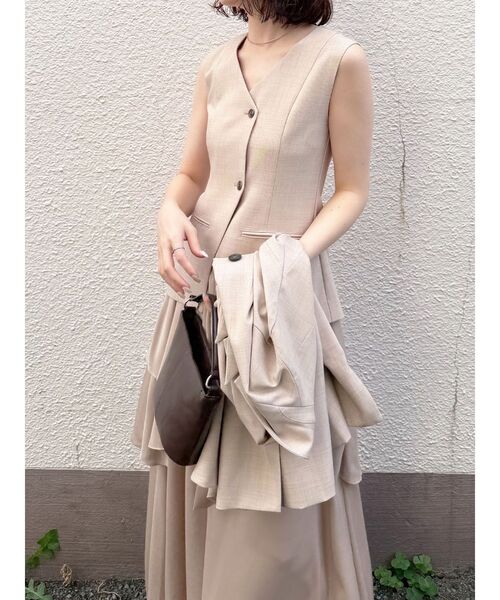 LAGUNAMOON(ラグナムーン)の「ティアードスカートドッキングベストワンピース(ワンピース・レディース・ベージュ/グレー/ブラック・MEDIUM/SMALL)」の10枚目の写真