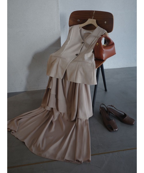 LAGUNAMOON（ラグナムーン）の「ティアードスカートドッキングベストワンピース セットアップ（ワンピース・レディース・ベージュ/グレー/ブラック・MEDIUM/SMALL）」の8枚目の写真