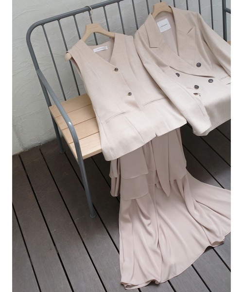 LAGUNAMOON（ラグナムーン）の「ティアードスカートドッキングベストワンピース セットアップ（ワンピース・レディース・ベージュ/グレー/ブラック・MEDIUM/SMALL）」の7枚目の写真