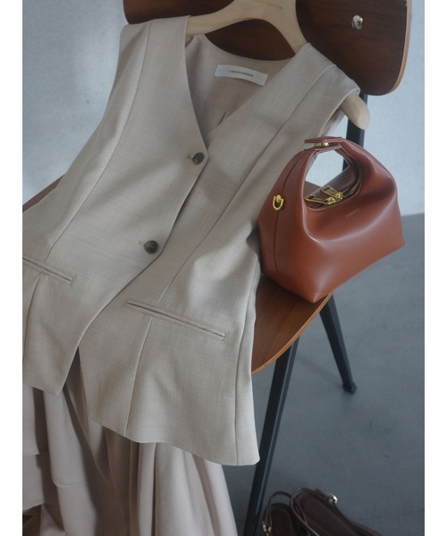 LAGUNAMOON（ラグナムーン）の「ティアードスカートドッキングベストワンピース セットアップ（ワンピース・レディース・ベージュ/グレー/ブラック・MEDIUM/SMALL）」の5枚目の写真