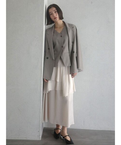 LAGUNAMOON（ラグナムーン）の「ティアードスカートドッキングベストワンピース【セットアップ対応】【夏服】【オフィスカジュアル】（ワンピース・レディース・ベージュ/グレー/ブラック/ピンク・MEDIUM/SMALL）」の11枚目の写真
