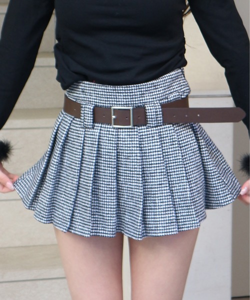 ALLuRing ChaRm(アリュリングチャーム)の「Houndstooth Check Pleated Mini Skirt / 千鳥格子チェックプリーツミニスカート ベルト付き(スカート・レディース・ホワイト×ブラック/ブラウン・S/M)」の1枚目の写真