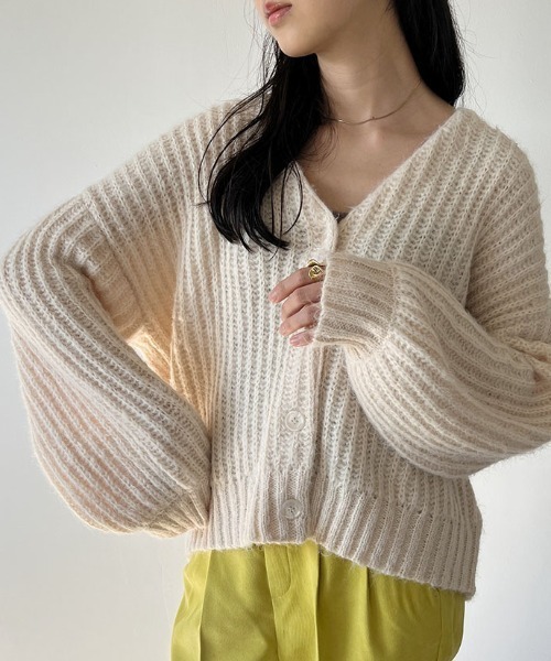 Mac-House(マックハウス)の「畦編みVネックパフスリーブカーディガン(カーディガン/ボレロ・レディース・ブラック/ホワイト/グリーン/イエロー・FREE)」の5枚目の写真