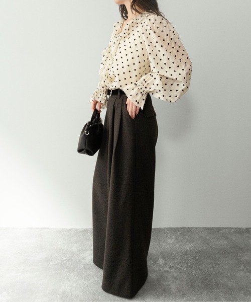 on:nue（オンニュ）の「【on:nue】[着用動画あり！] フロッキードットフリルブラウス /2026 SS COLLECTION（シャツ/ブラウス・レディース・アイボリー/ブラック・FREE）」の3枚目の写真