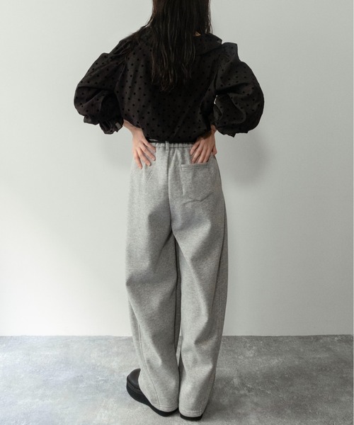 on:nue（オンニュ）の「【on:nue】[着用動画あり！] フロッキードットフリルブラウス /2026 SS COLLECTION（シャツ/ブラウス・レディース・アイボリー/ブラック・FREE）」の13枚目の写真