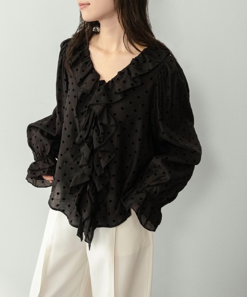 on:nue（オンニュ）の「【on:nue】[着用動画あり！] フロッキードットフリルブラウス /2026 SS COLLECTION（シャツ/ブラウス・レディース・アイボリー/ブラック・FREE）」の16枚目の写真