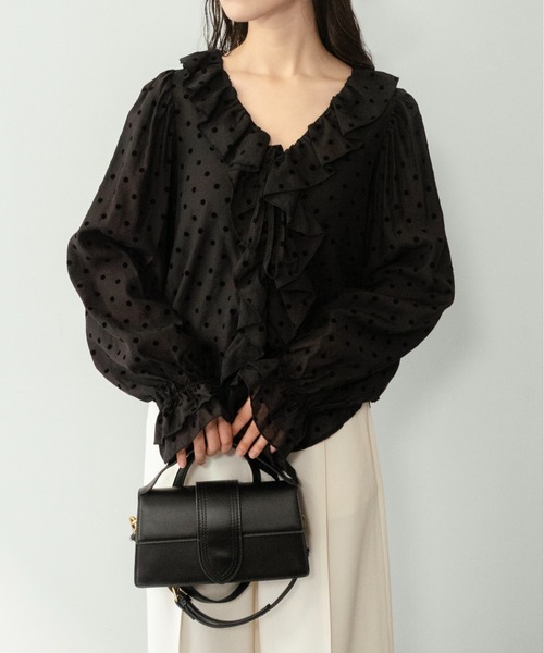 on:nue（オンニュ）の「【on:nue】[着用動画あり！] フロッキードットフリルブラウス /2026 SS COLLECTION（シャツ/ブラウス・レディース・アイボリー/ブラック・FREE）」の18枚目の写真
