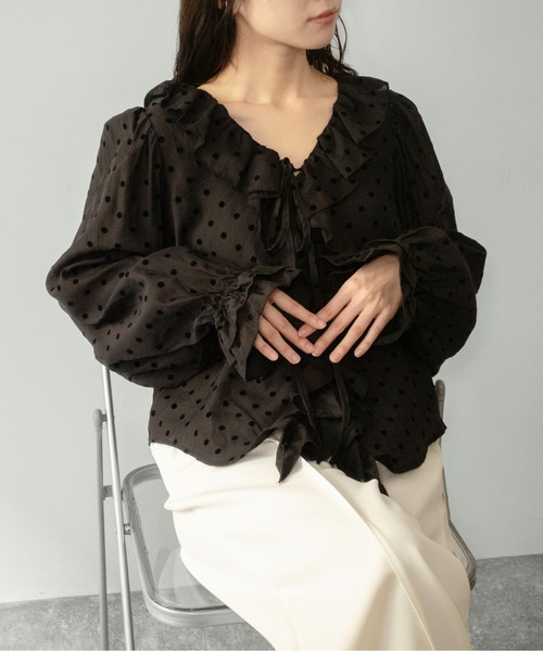 on:nue（オンニュ）の「【on:nue】[着用動画あり！] フロッキードットフリルブラウス /2026 SS COLLECTION（シャツ/ブラウス・レディース・アイボリー/ブラック・FREE）」の20枚目の写真