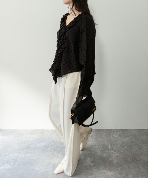 on:nue（オンニュ）の「【on:nue】[着用動画あり！] フロッキードットフリルブラウス /2026 SS COLLECTION（シャツ/ブラウス・レディース・アイボリー/ブラック・FREE）」の21枚目の写真