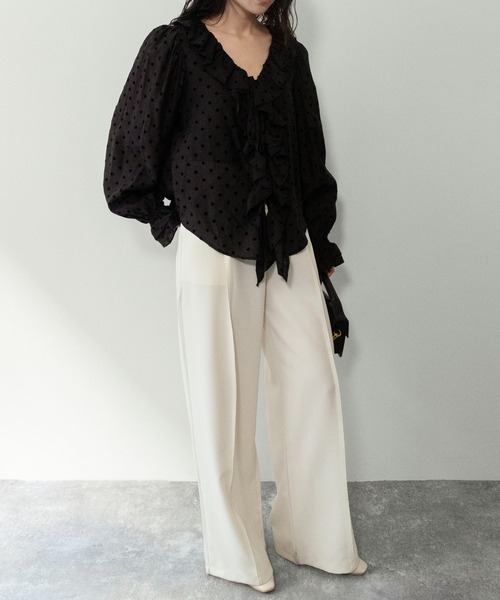 on:nue（オンニュ）の「【on:nue】[着用動画あり！] フロッキードットフリルブラウス /2026 SS COLLECTION（シャツ/ブラウス・レディース・アイボリー/ブラック・FREE）」の22枚目の写真