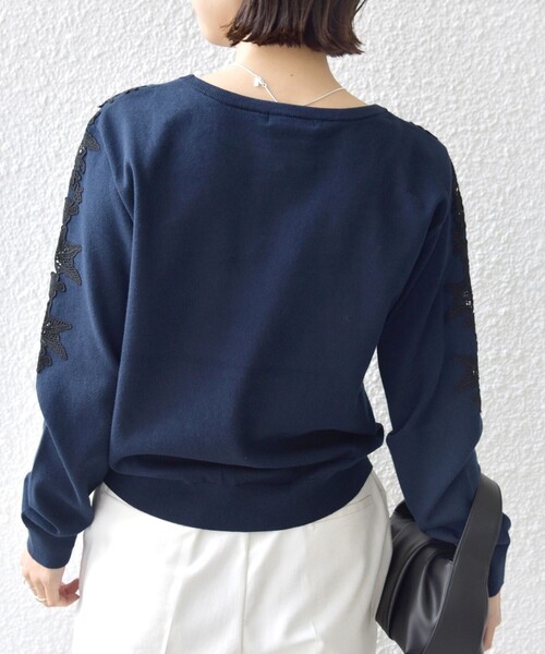 SHIPS（シップス）の「【WEB限定】〈手洗い可能〉ショルダー レース コンビ ニット プルオーバー（ニット/セーター・レディース・オフホワイト/ライトブルー/ネイビー・ONE SIZE）」の13枚目の写真