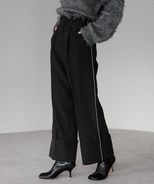 ENC（エンク）の「side line roll up pants with key ring / キーリング付きサイドラインロールアップパンツ（その他パンツ・レディース・ブラック/オフホワイト/カーキ系・FREE）」の2枚目の写真