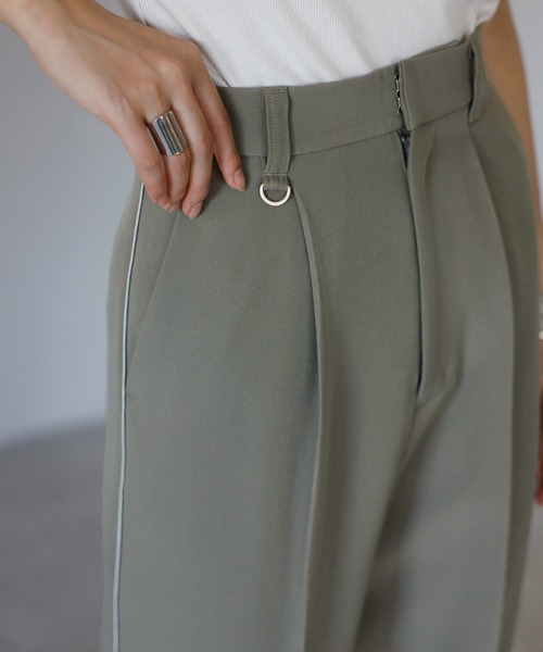 ENC（エンク）の「side line roll up pants with key ring / キーリング付きサイドラインロールアップパンツ（その他パンツ・レディース・ブラック/オフホワイト/カーキ系・FREE）」の5枚目の写真