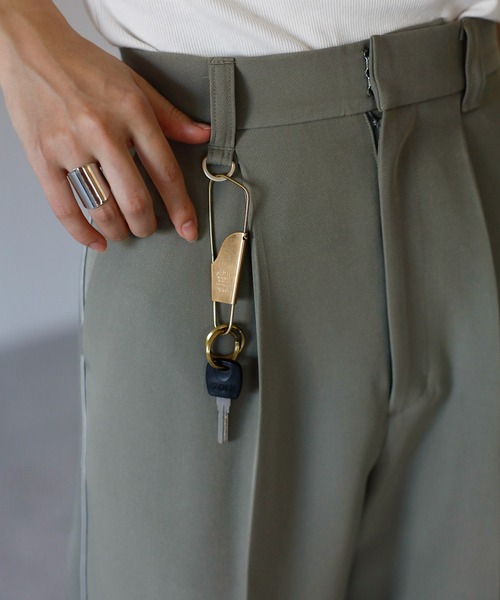 ENC（エンク）の「side line roll up pants with key ring / キーリング付きサイドラインロールアップパンツ（その他パンツ・レディース・ブラック/オフホワイト/カーキ系・FREE）」の7枚目の写真