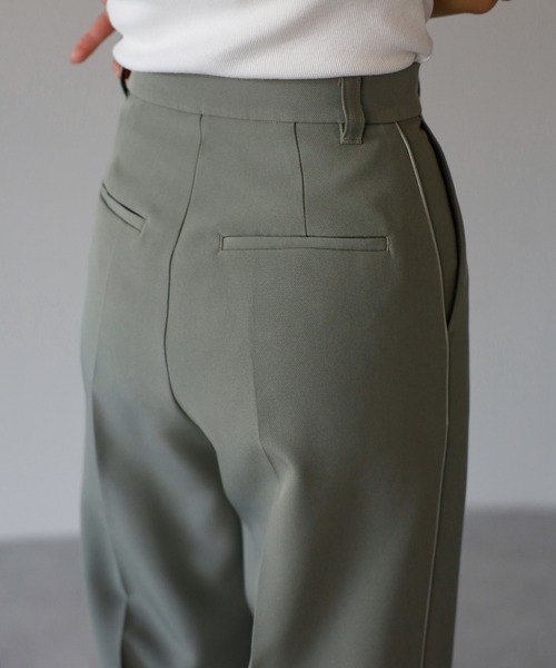 ENC（エンク）の「side line roll up pants with key ring / キーリング付きサイドラインロールアップパンツ（その他パンツ・レディース・ブラック/オフホワイト/カーキ系・FREE）」の9枚目の写真