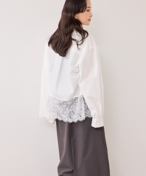 VIS（ビス）の「裾レースドッキングシャツ（シャツ/ブラウス・レディース・オフホワイト/ブラック・FREE）」の5枚目の写真