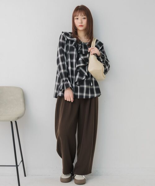 RETRO GIRL(レトロガール)の「BIGフリルカラーBL(シャツ/ブラウス・レディース・ブラック系その他2/ブラウン系その他2/ホワイト・FREE)」の10枚目の写真