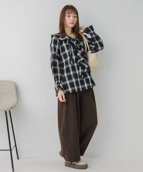 RETRO GIRL(レトロガール)の「BIGフリルカラーBL(シャツ/ブラウス・レディース・ブラック系その他2/ブラウン系その他2/ホワイト・FREE)」の11枚目の写真