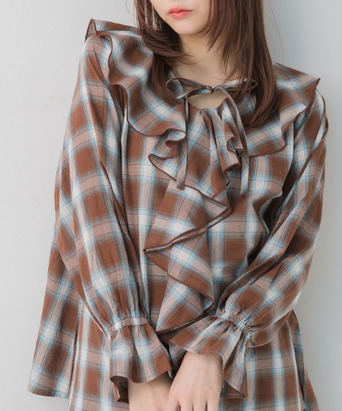RETRO GIRL(レトロガール)の「BIGフリルカラーBL(シャツ/ブラウス・レディース・ブラック系その他2/ブラウン系その他2/ホワイト・FREE)」の3枚目の写真