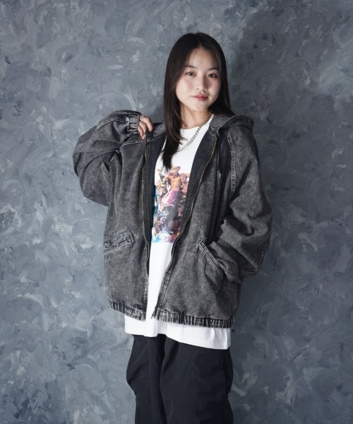 NOIZY（ノイジー）の「Vintage like denim hoodie / ヴィンテージライク ハードウォッシュ デニム ジップパーカー（デニムジャケット・メンズ・ブラック/サックスブルー・MEDIUM/LARGE）」の11枚目の写真
