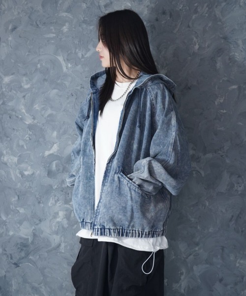 NOIZY（ノイジー）の「Vintage like denim hoodie / ヴィンテージライク ハードウォッシュ デニム ジップパーカー（デニムジャケット・メンズ・ブラック/サックスブルー・MEDIUM/LARGE）」の17枚目の写真