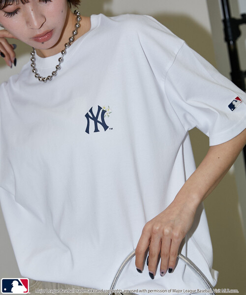 PUBLUX(パブリュクス)の「PUBLUX/パブリュクス <機能性素材>別注MLB ワンポイント フラワー刺繍 Tシャツ 限定展開(Tシャツ/カットソー・メンズ・ネイビー/グレー/ピンク/ブラウン/ライトグレー/ホワイト・L/M/フリ-/LARGE)」の2枚目の写真