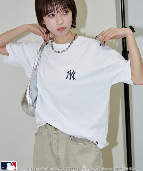 PUBLUX(パブリュクス)の「PUBLUX/パブリュクス <機能性素材>別注MLB ワンポイント フラワー刺繍 Tシャツ 限定展開(Tシャツ/カットソー・メンズ・ネイビー/グレー/ピンク/ブラウン/ライトグレー/ホワイト・L/M/フリ-/LARGE)」の8枚目の写真