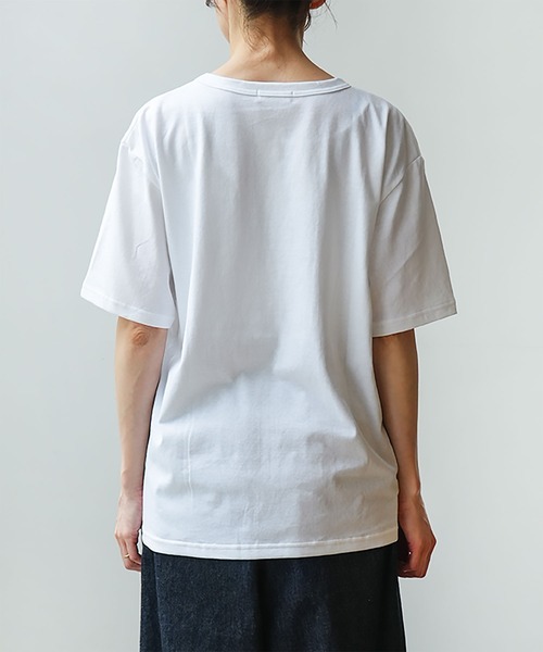 SOLAMONAT（ソラモナ）の「サラリト天竺　プリントT SARA（Tシャツ/カットソー・レディース・ホワイト×ブラック/ブラック/ホワイト×レッド/グリーン/ネイビー・FREE）」の15枚目の写真
