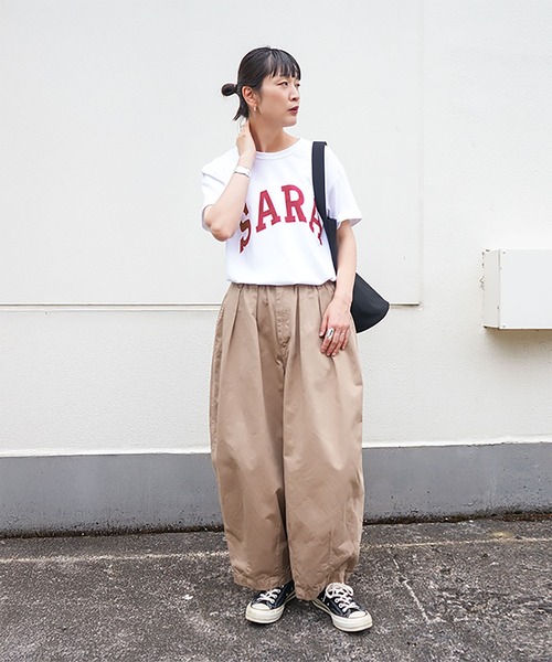 SOLAMONAT（ソラモナ）の「サラリト天竺　プリントT SARA（Tシャツ/カットソー・レディース・ホワイト×ブラック/ブラック/ホワイト×レッド/グリーン/ネイビー・FREE）」の7枚目の写真