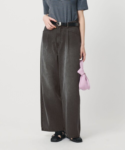 BEAUTY&YOUTH UNITED ARROWS(ビューティーアンドユースユナイテッドアローズ)の「【WEB限定】タックワイド デニムパンツ(デニムパンツ・レディース・グレー系/ネイビー・S/L/M)」の1枚目の写真