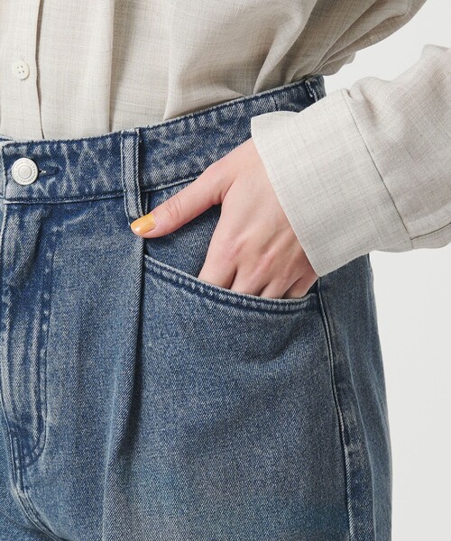 BEAUTY&YOUTH UNITED ARROWS(ビューティーアンドユースユナイテッドアローズ)の「【WEB限定】タックワイド デニムパンツ(デニムパンツ・レディース・グレー系/ネイビー・S/L/M)」の14枚目の写真