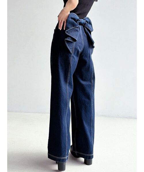 RESEXXY（リゼクシー）の「バックリボンデニムパンツ（デニムパンツ・レディース・インディゴブルー/ピンク/ライトブルー・MEDIUM/SMALL）」の3枚目の写真