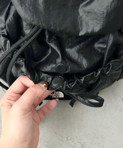 THE NORTH FACE(ザノースフェイス)の「【国内未発売】THE NORTH FACE(ザ・ノースフェイス)/軽量 シャーリング リボン メタルロゴ リュック バックパック/BONNEY SR BACKPACK MINI(バックパック/リュック・レディース・ライトグレー/ブラウン/ブラック・FREE)」の16枚目の写真