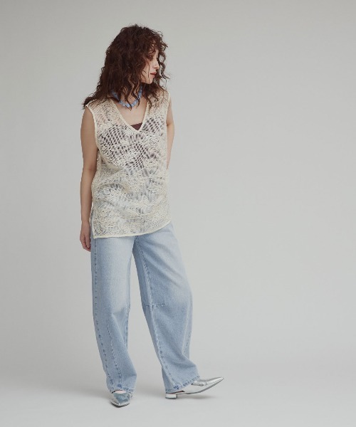 W:Huku(フーク)の「アシンメトリー カーヴィー バレルレッグ デニムパンツ / Asymmetrical Curvy Denim Pants(デニムパンツ・レディース・ブルー系その他2/ブルー系その他・S)」の5枚目の写真