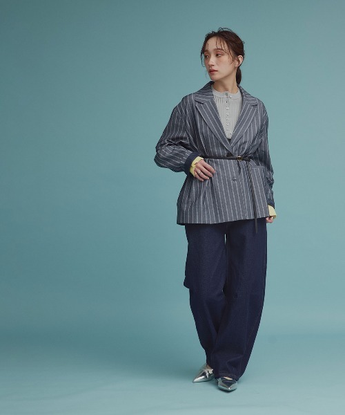 W:Huku(フーク)の「アシンメトリー カーヴィー バレルレッグ デニムパンツ / Asymmetrical Curvy Denim Pants(デニムパンツ・レディース・ブルー系その他2/ブルー系その他・S)」の6枚目の写真