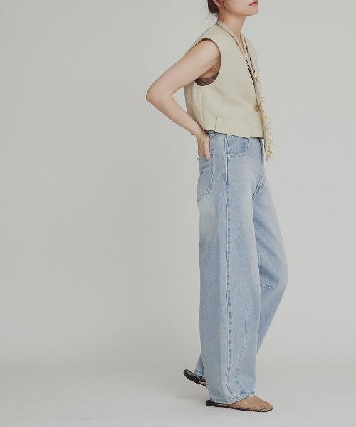 W:Huku(フーク)の「アシンメトリー カーヴィー バレルレッグ デニムパンツ / Asymmetrical Curvy Denim Pants(デニムパンツ・レディース・ブルー系その他2/ブルー系その他・S)」の11枚目の写真