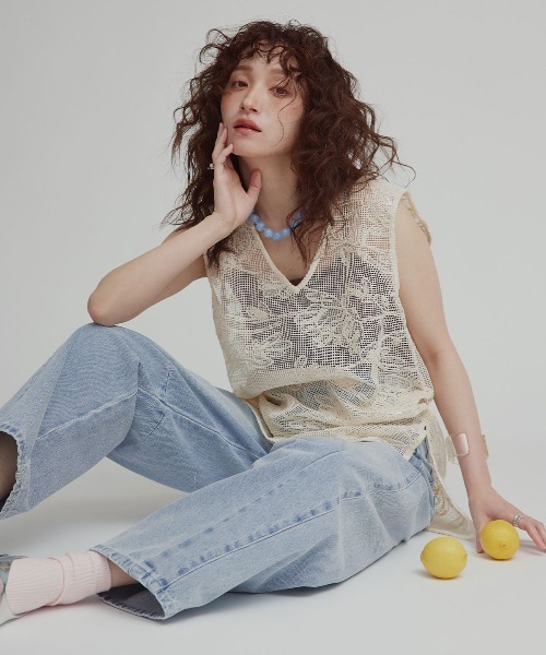 W:Huku(フーク)の「アシンメトリー カーヴィー バレルレッグ デニムパンツ / Asymmetrical Curvy Denim Pants(デニムパンツ・レディース・ブルー系その他2/ブルー系その他・S)」の14枚目の写真