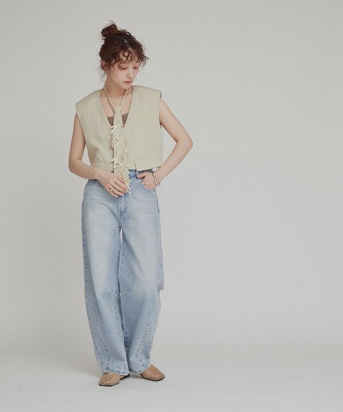W:Huku(フーク)の「アシンメトリー カーヴィー バレルレッグ デニムパンツ / Asymmetrical Curvy Denim Pants(デニムパンツ・レディース・ブルー系その他2/ブルー系その他・S)」の16枚目の写真