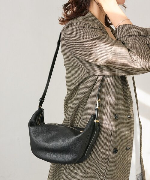 RIVE DROITE（リヴドロワ）の「予約【インフルエンサーSHIHO企画】マルチWAYレザーバッグ（ショルダーバッグ・レディース・ブラック/グレイッシュベージュ/ゴールド・FREE）」の2枚目の写真