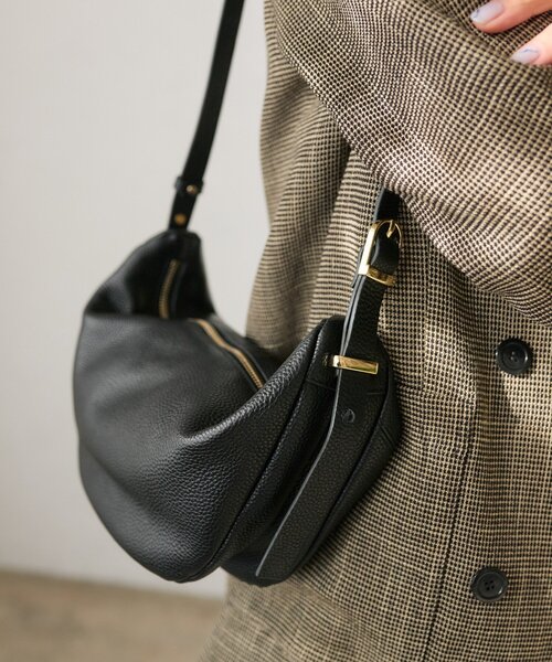 RIVE DROITE（リヴドロワ）の「予約【インフルエンサーSHIHO企画】マルチWAYレザーバッグ（ショルダーバッグ・レディース・ブラック/グレイッシュベージュ/ゴールド・FREE）」の4枚目の写真