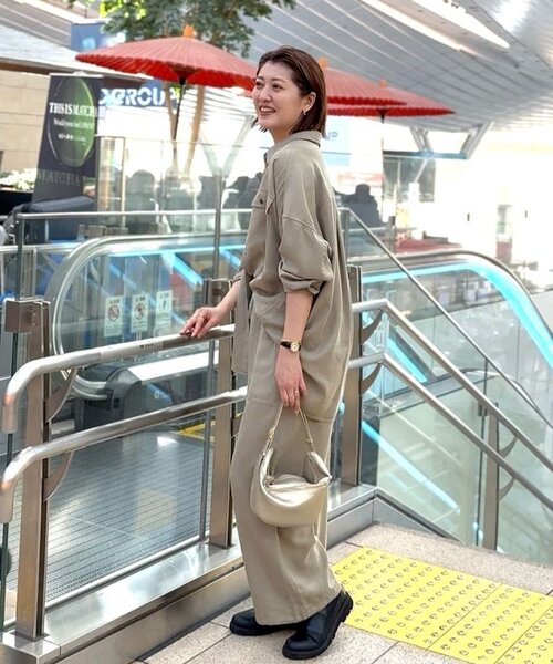 RIVE DROITE（リヴドロワ）の「予約【インフルエンサーSHIHO企画】マルチWAYレザーバッグ（ショルダーバッグ・レディース・ブラック/グレイッシュベージュ/ゴールド・FREE）」の13枚目の写真